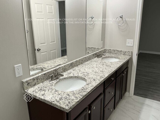 Building Photo - 2346 Somerset Rd