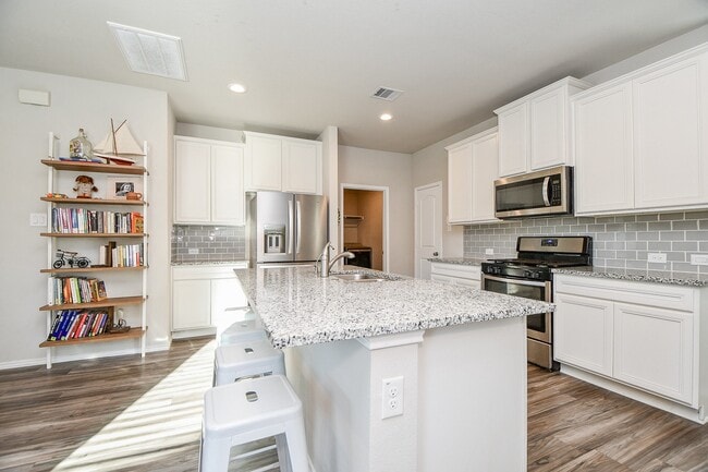 Building Photo - 16868 Pink Wintergreen Dr