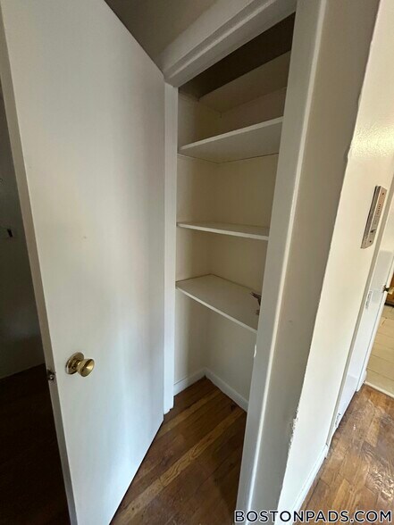 Building Photo - 84 Gardner St