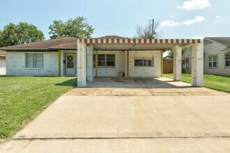 Building Photo - 3606 Yosemite St