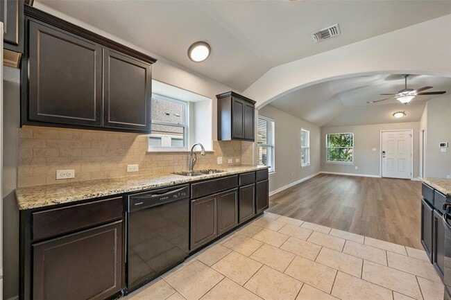 Building Photo - 5641 Sacco St