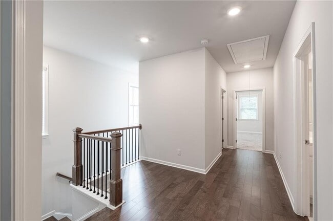 Building Photo - 2701 Cedar Pne Wy