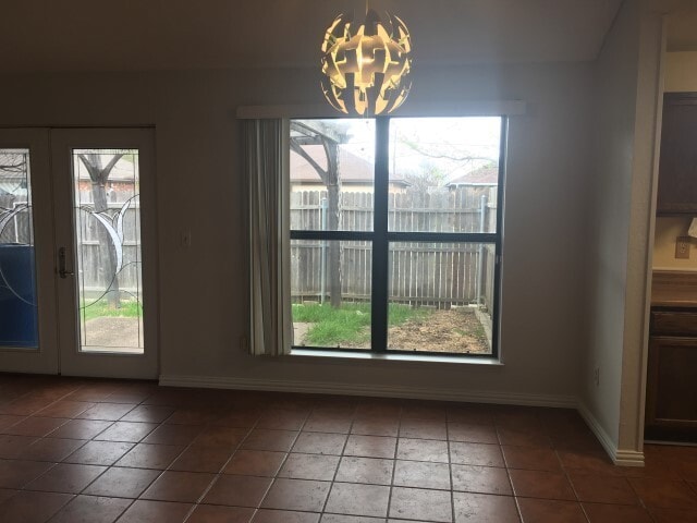 Building Photo - ADORABLE 3-2-2 in the Colonial Estates Subdivision.