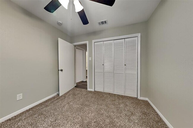 Building Photo - 8635 Spring Green Dr