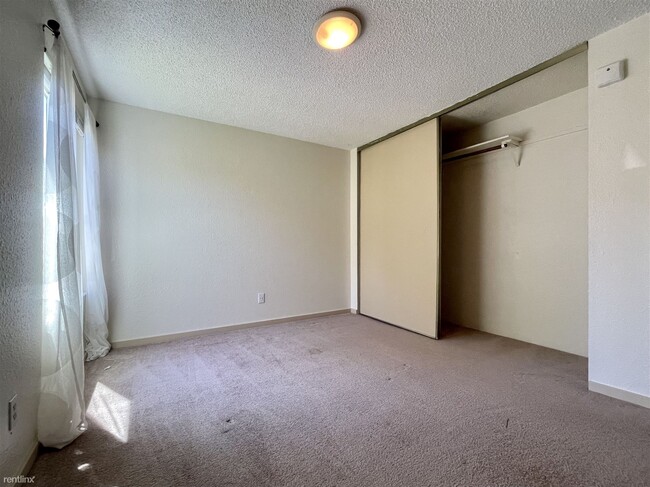 Building Photo - 1 br, 1 bath Condo - 17431 Ambaum Boulevar...