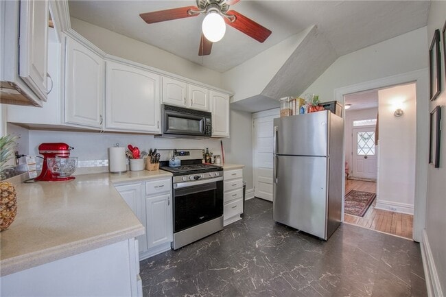 Building Photo - 911 Nevin Ave