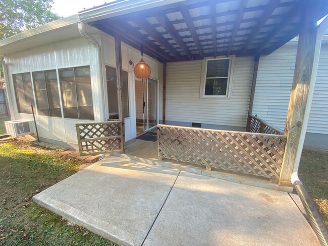 Building Photo - For Lease - 2 Beds, 1 Bath,