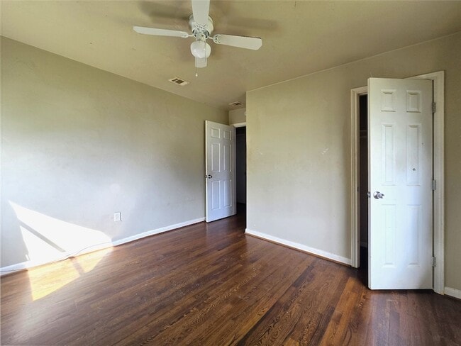 Building Photo - 12121 Hoblitzelle Dr