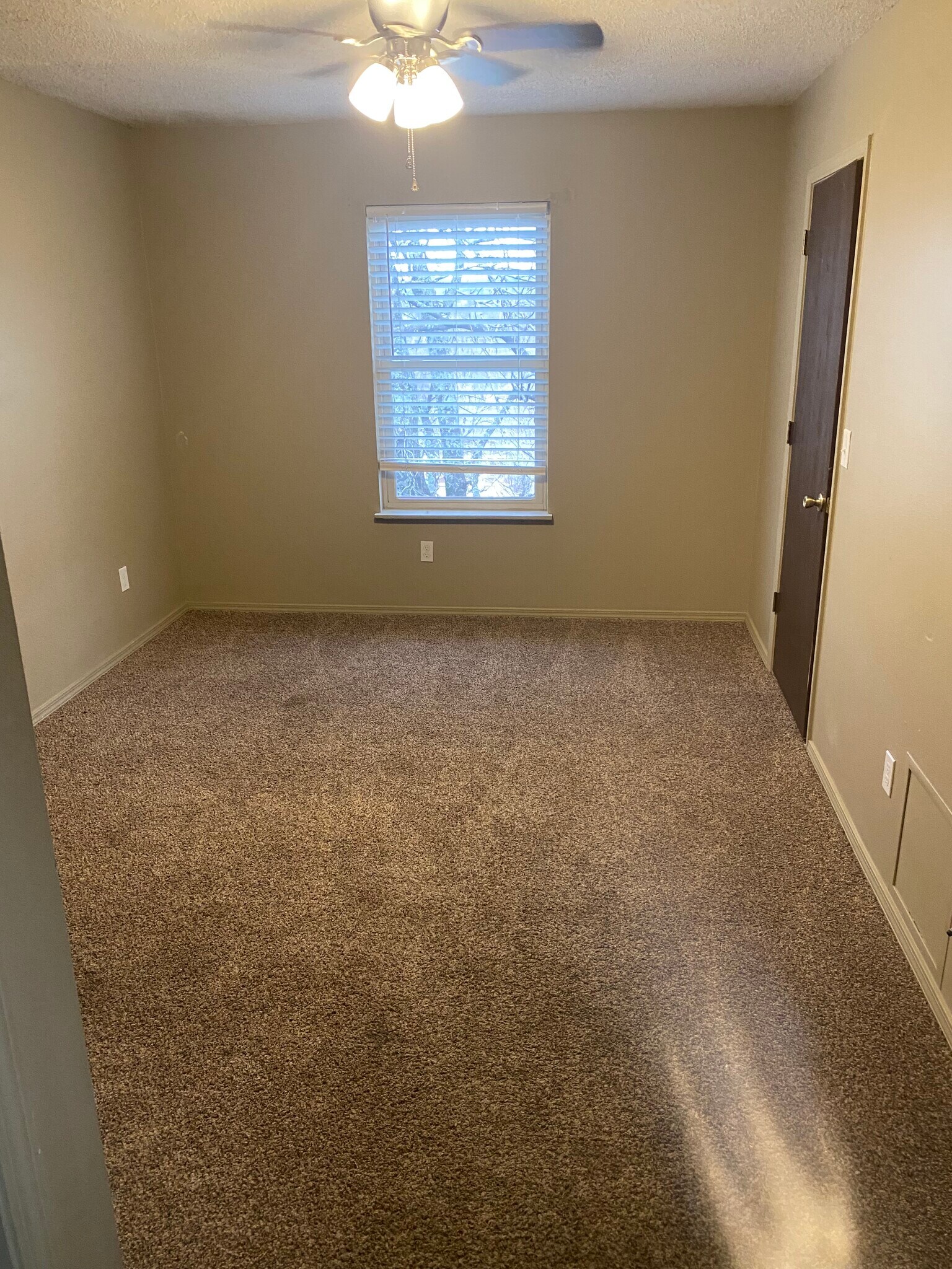 Building Photo - 661 N Leverett Ave