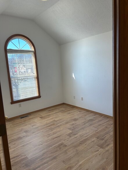 Building Photo - 3830 S Keystone Ave