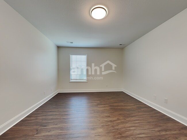 Building Photo - 7211 Deer Springs Way
