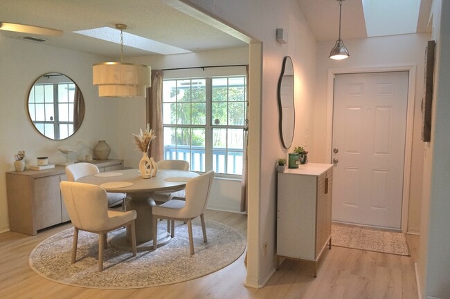 Building Photo - 12207 77th Pl N