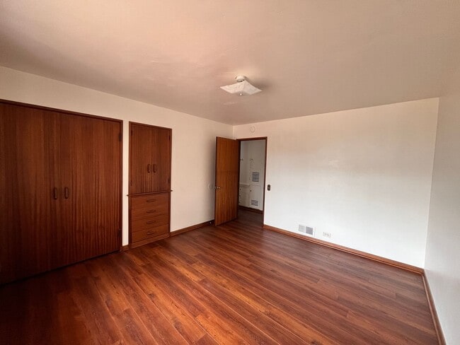 Building Photo - 1122-1124 N San Gabriel Ave