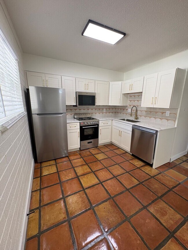 Building Photo - 817 S Melody Ln