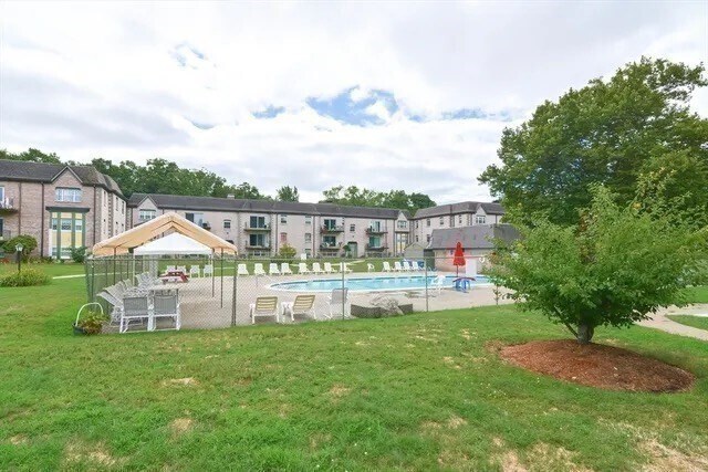 Building Photo - 101 Oak Ln