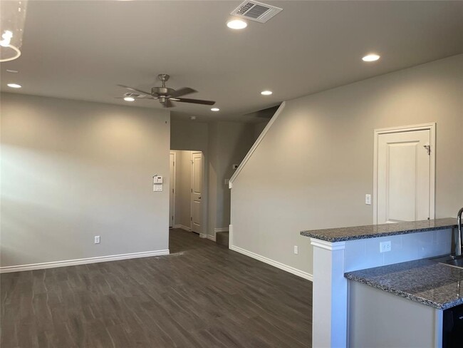 Building Photo - 207 Peruna Dr