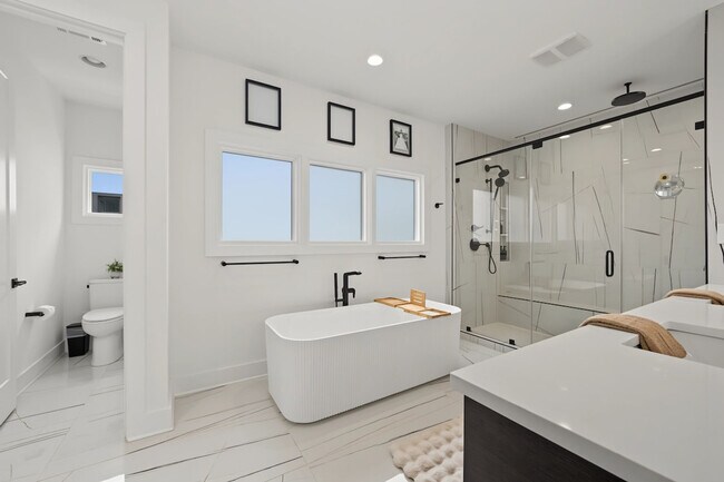 Building Photo - 1142 Boulevard Dr NE