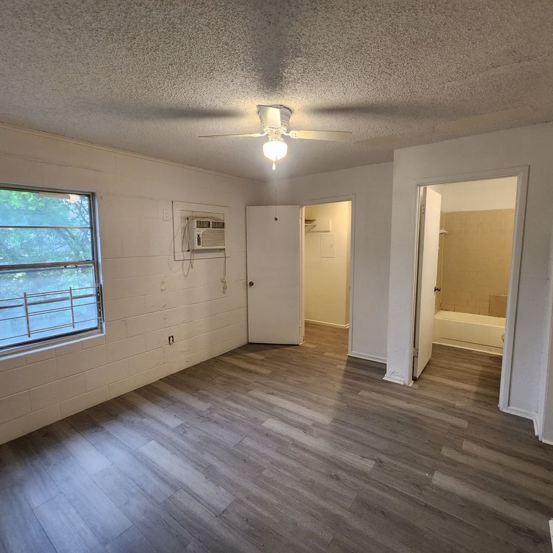 Building Photo - 610 Ruiz St