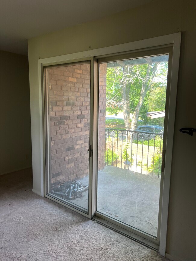 Building Photo - 15220 Marilyn Dr