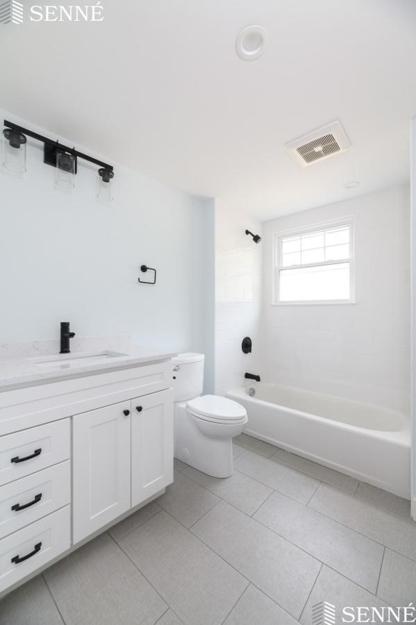 Building Photo - 3 bedroom in West Roxbury MA
