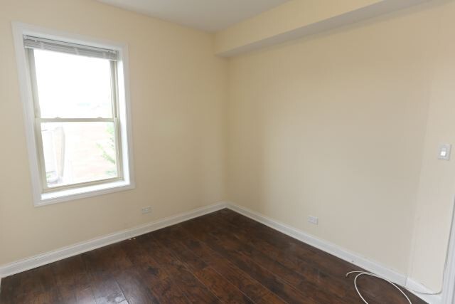 Building Photo - 4731 W Cornelia Ave