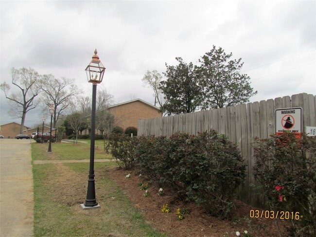 Building Photo - 16161 Tiger Bend Rd