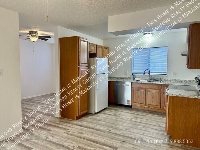 Building Photo - 1120 Yuma St