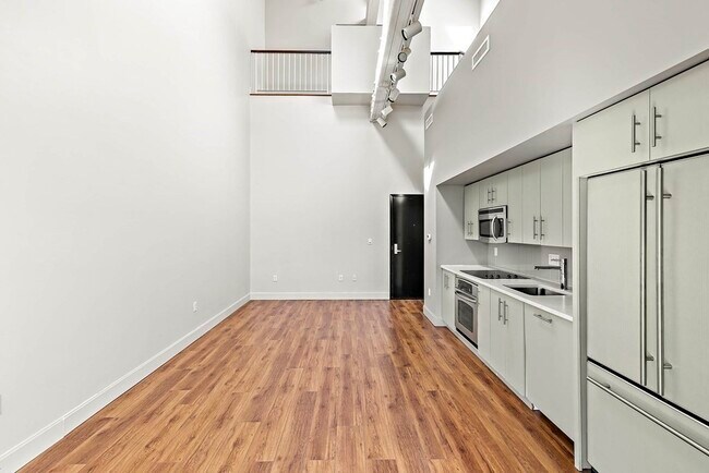 Building Photo - 33 3rd St