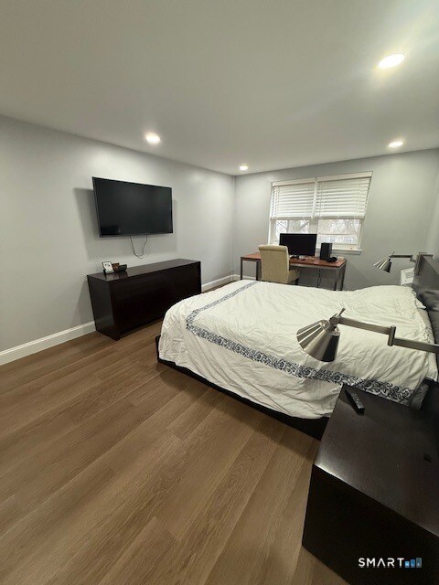 Building Photo - 887 Farmington Ave