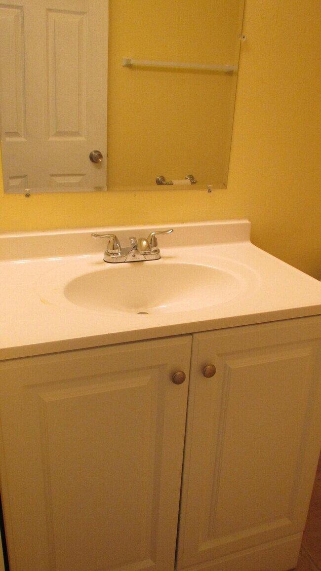 Building Photo - 6100 Forest Hill Blvd