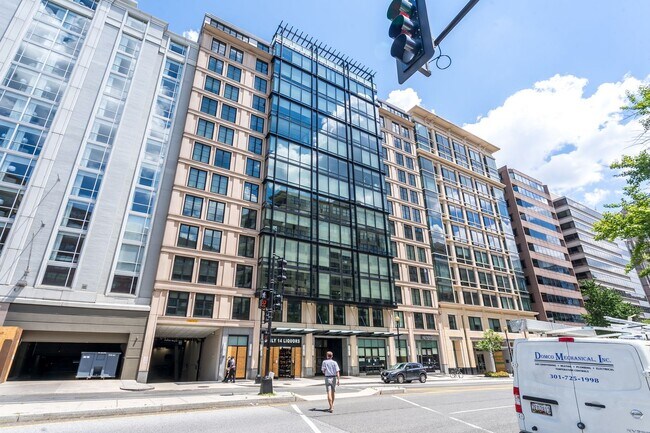 Building Photo - Logan Circle Condo | 2 Bed | 2 Bath | 1,000 Sf | 1 Garage Parking Space Available for Rent