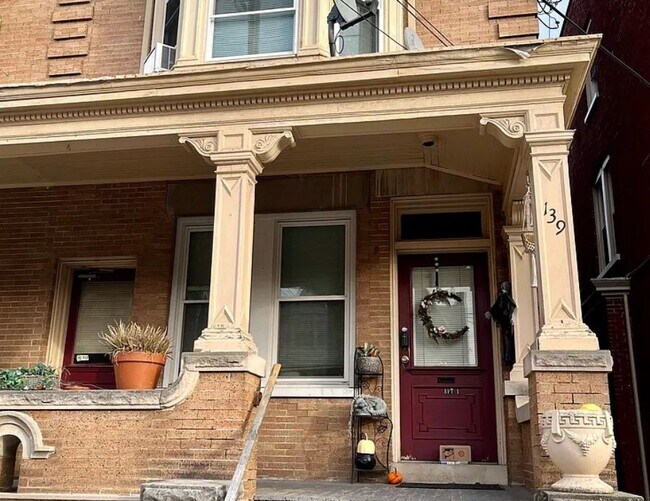 Building Photo - 139 College Ave