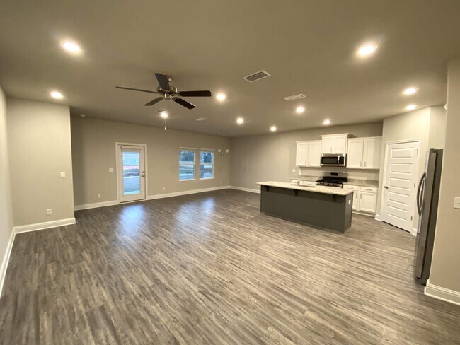 Building Photo - 8563 Rosefield Dr N