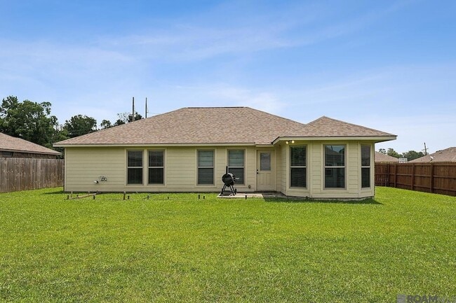 Building Photo - 659 Douglas Andrew Ave