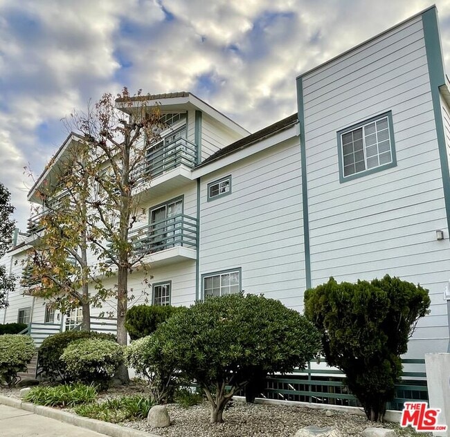 Building Photo - 11738 Mayfield Ave