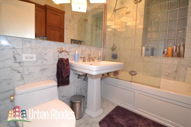 Building Photo - 1406 W Cornelia Ave