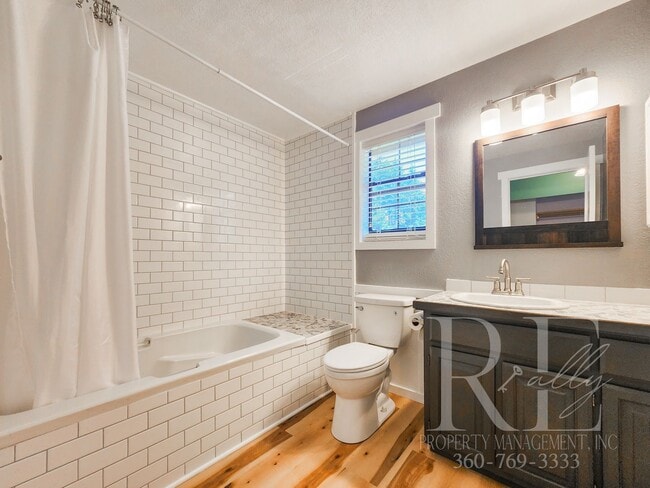 Building Photo - Ridgetop Home in Quiet Neighborhood