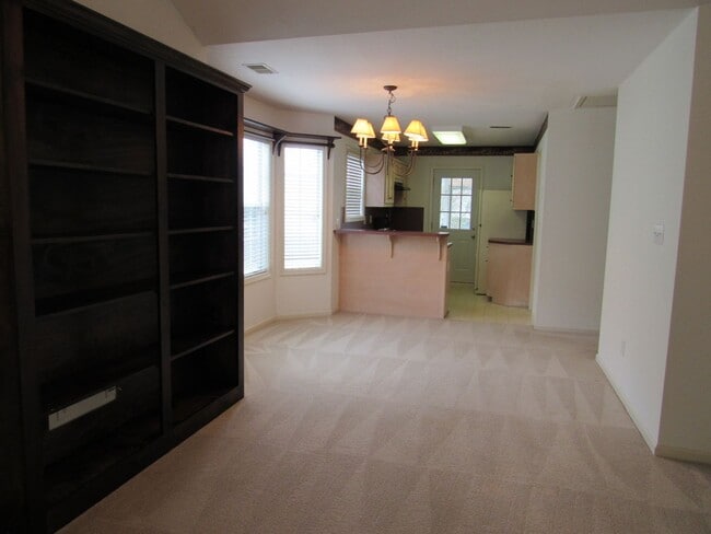 Building Photo - 1011 Wyndham Ln