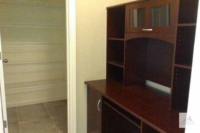 Building Photo - Spacious 4 Bedroom 3 Bath Home in Harlan R...