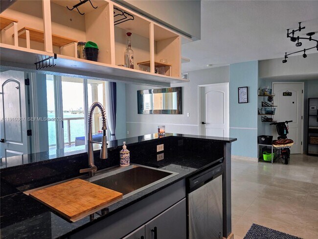 Building Photo - 1625 Kennedy Cswy