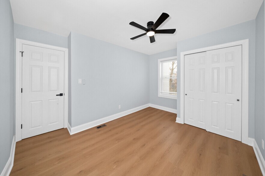 Building Photo - 504 W 26th St