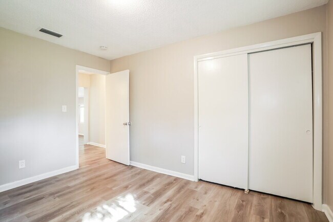 Building Photo - 6532 Albicore Rd