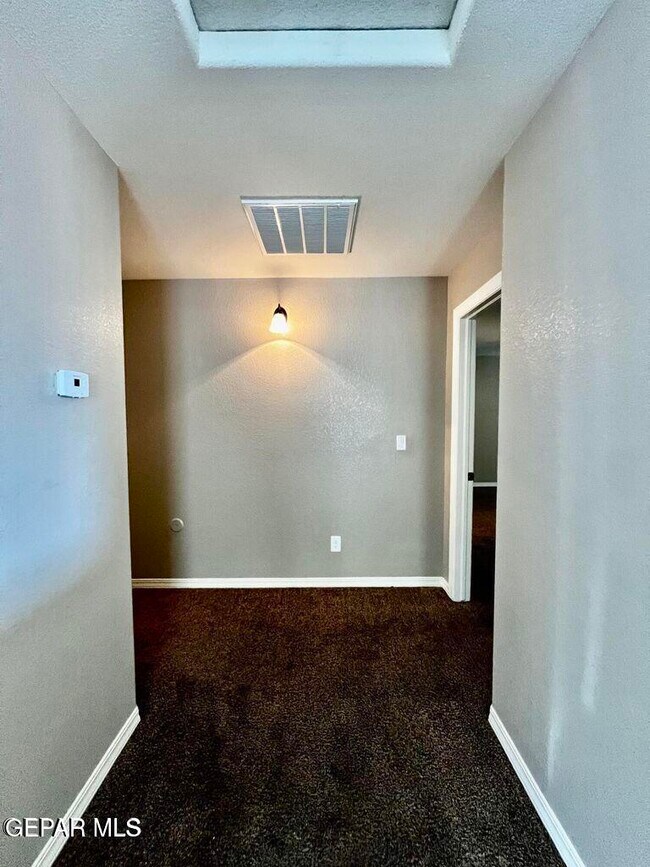 Building Photo - 11044 Bullseye St