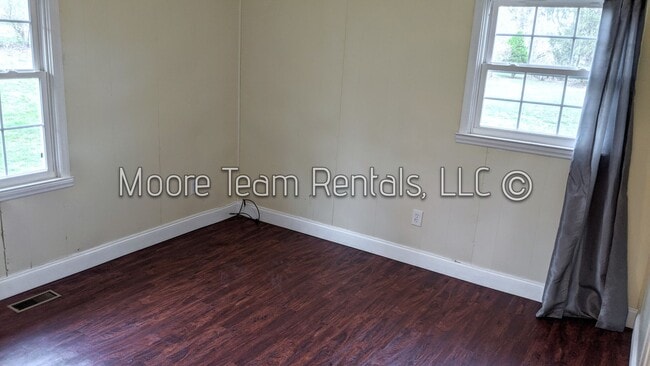 Building Photo - 3 Bed / 1 Bath House