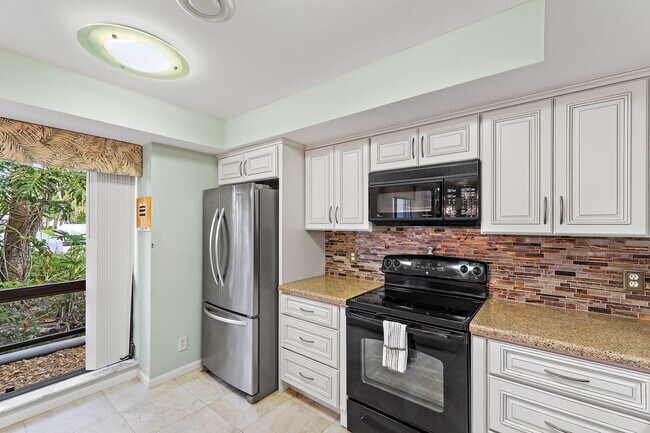 Building Photo - 413 Brackenwood Ln S