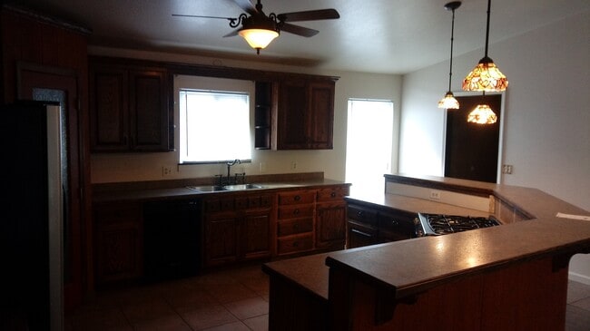 Building Photo - Amazing Country property!