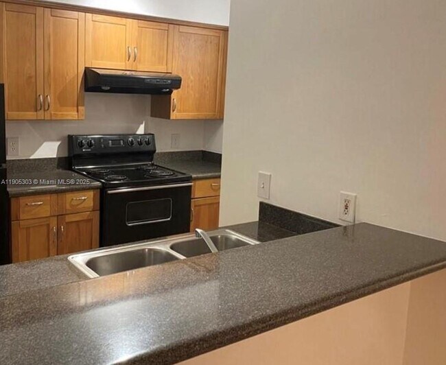 Building Photo - 530 S Park Rd