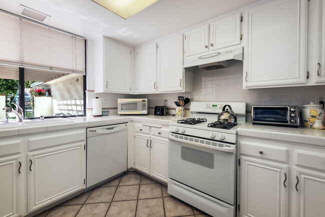 Building Photo - 28 Cll Encinitas