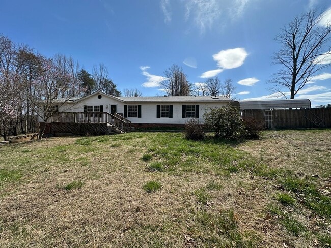 Building Photo - Spacious home in Campbell County. Country living!