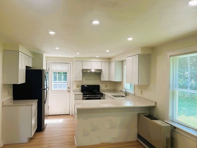 Building Photo - 4 Carriage Way
